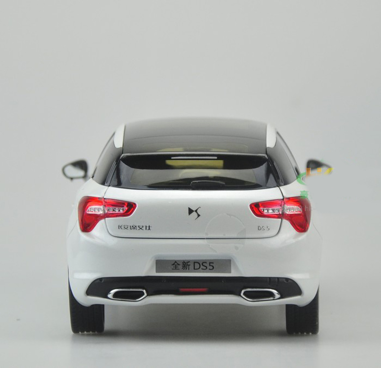 RARE 1/18 Dealer Edition Citroen DS5 (White)