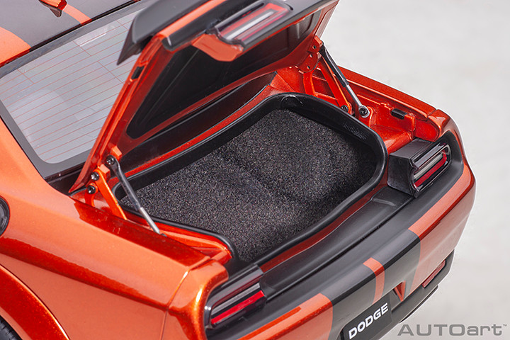 27　オートアート　1/18　ダッジチャレンジャー　SRT HELLCAT 1/18 AUTOart 2018 Dodge Challenger SRT Hellcat Widebody (Orange