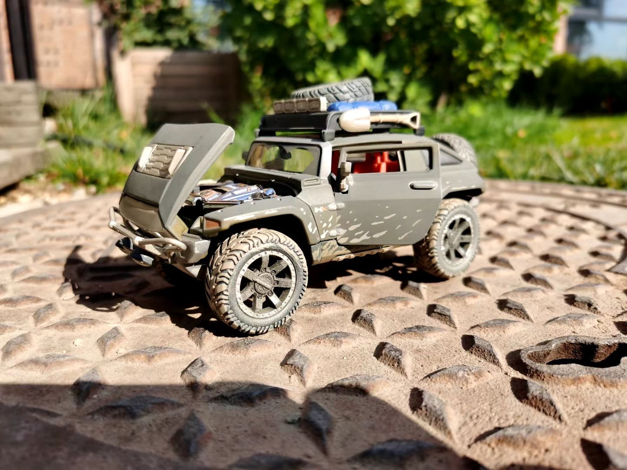 1/24 Hummer HX Concept Dirt & Mud Edition Diecast Car Model