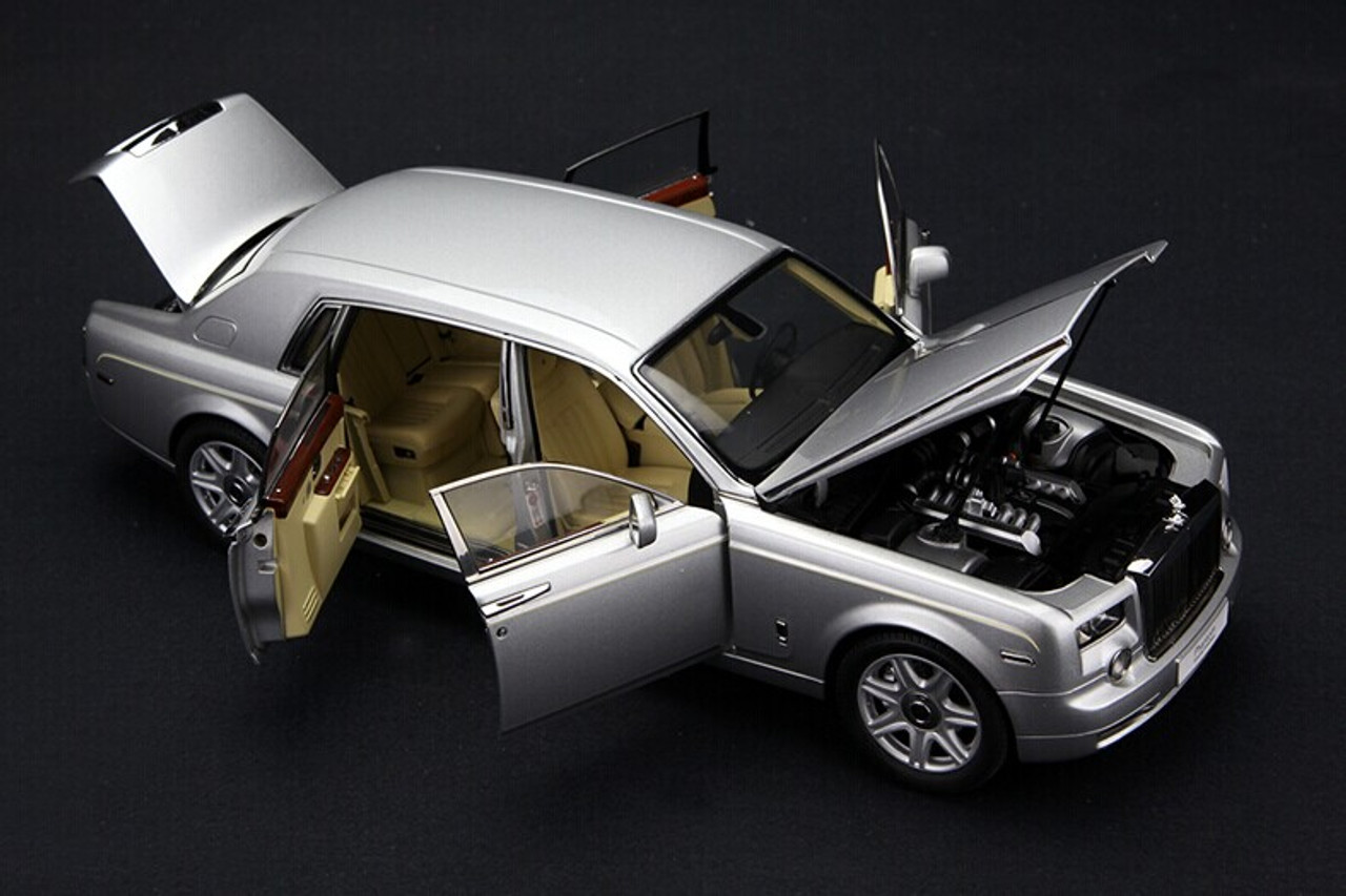 特価 1/18 ロールスロイス ファントム Extended Wheelbase KYOSHO 1:18 Rolls-Royce Phantom Extended English White