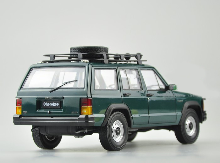 1/18 Dealer Edition Classic Jeep Cherokee (Green) Diecast Car