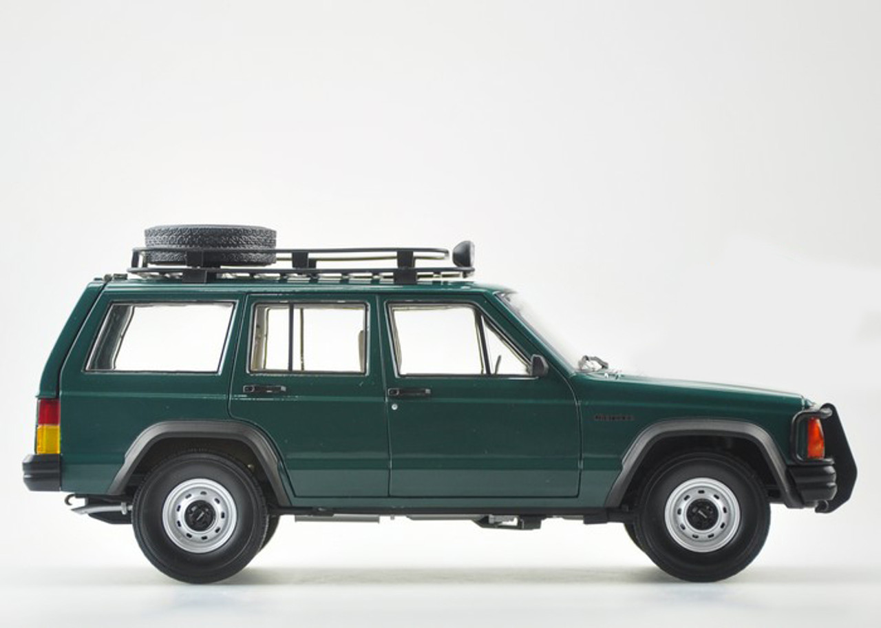 1/18 Dealer Edition Classic Jeep Cherokee (Green) Diecast Car Model