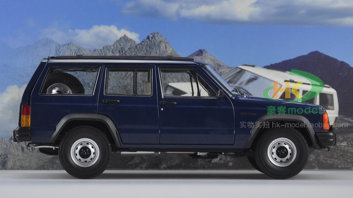 1/18 Dealer Edition Classic Jeep Cherokee (Blue) Diecast Car Model