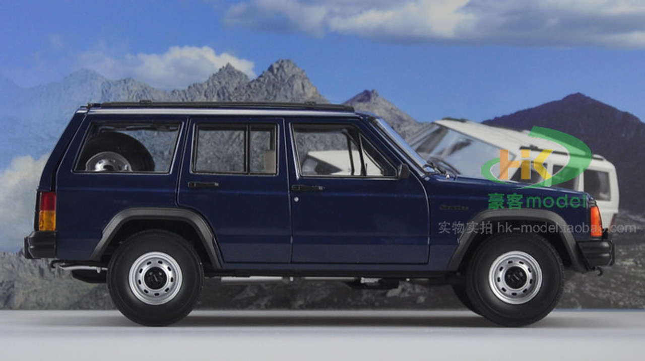 1/18 Dealer Edition Classic Jeep Cherokee (Blue) Diecast Car Model