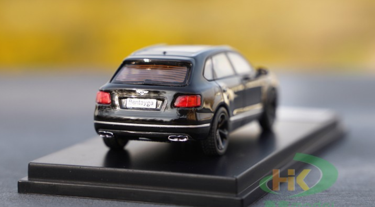 1/64 Dealer Edition Bentley Bentayga (Black) Diecast Car Model