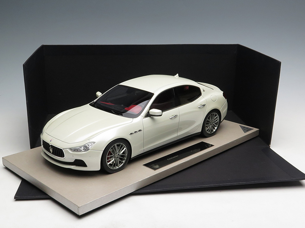 1/18 BBR Top Marques Maserati Ghibli (White) Resin Car Model
