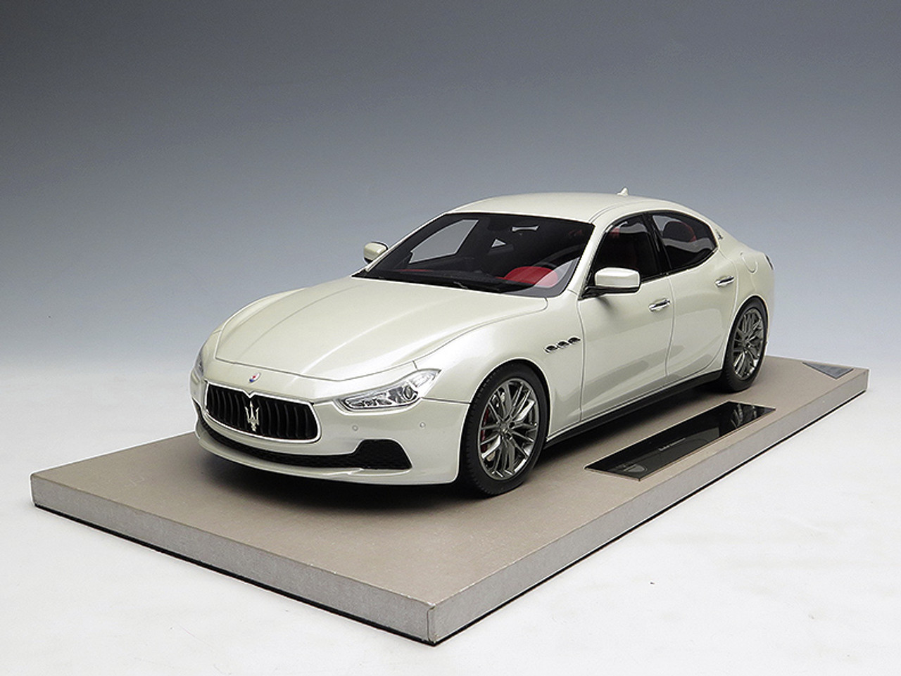1/18 BBR Top Marques Maserati Ghibli (White) Resin Car Model