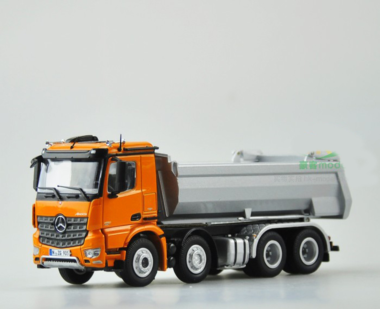 1/50 Mercedes-Benz Arocs Halfpipe Kipper / Halfpipe Tipper (Orange