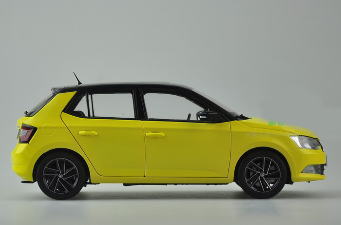 1/18 Dealer Edition Skoda Fabia (Yellow) - LIVECARMODEL.com