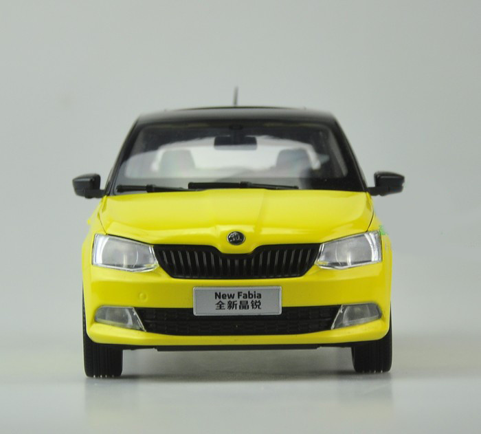 1/18 Dealer Edition Skoda Fabia (Yellow) - LIVECARMODEL.com