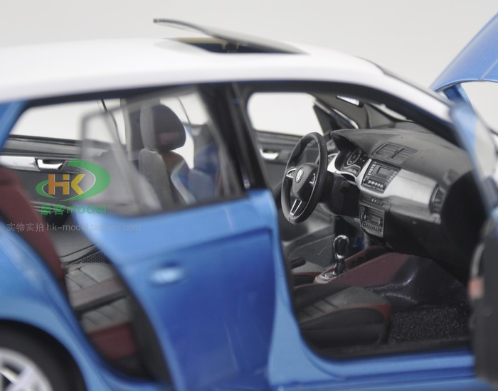 1/18 Dealer Edition Skoda Fabia (Blue) - LIVECARMODEL.com