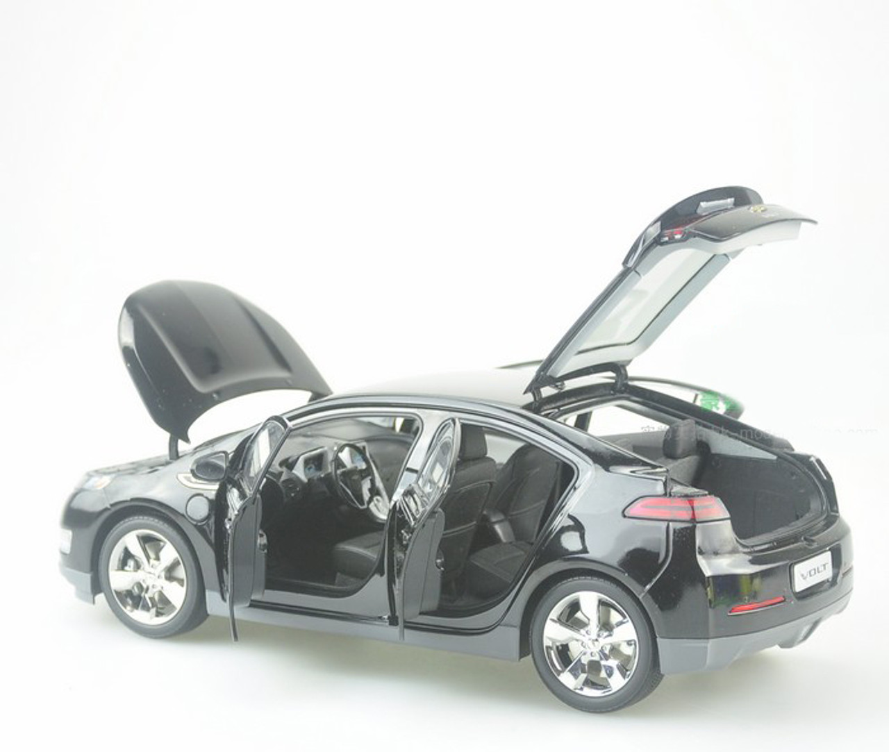 1/18 Dealer Edition Chevrolet Chevy Volt (Black) Diecast Car Model