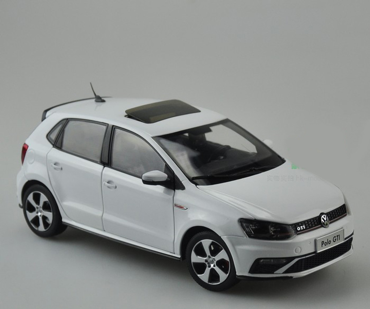 激レア VW POLO フォルクスワーゲン ポロ セダン 1/18 絶版ミニカー