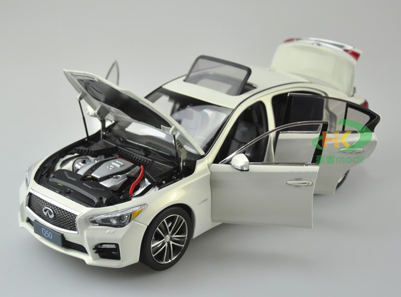 1/18 Dealer Edition Infiniti Q50 Q50S (White) Diecast Car Model