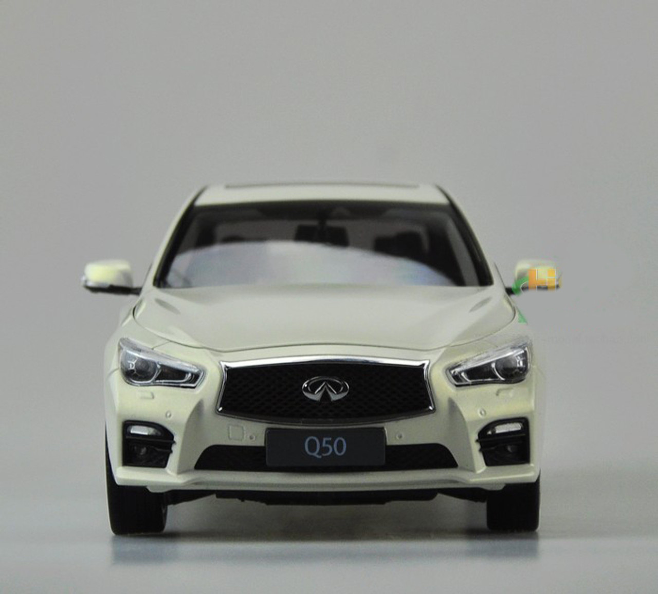 インフィニティ Q50 ミニカー ホワイト Amazon.com: 1/64 diecast Cars Infiniti Q50S for Adults