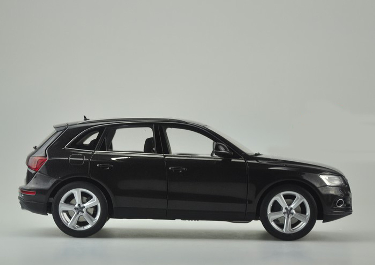 1/18 Kyosho Audi Q5 (Black) 1st Generation (Typ 8R; 2008