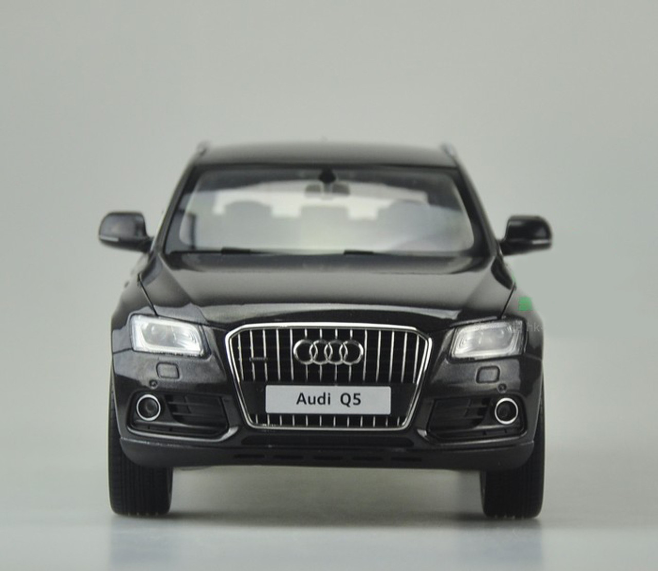 1/18 Kyosho Audi Q5 (Black) 1st Generation (Typ 8R; 2008