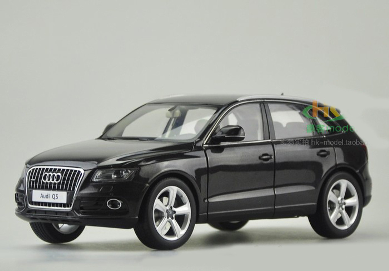 601-009 アウディ 1/18 AUDI Q5 ブラック 1/18 Dealer Edition Audi Q5 (Black) Diecast Car Model