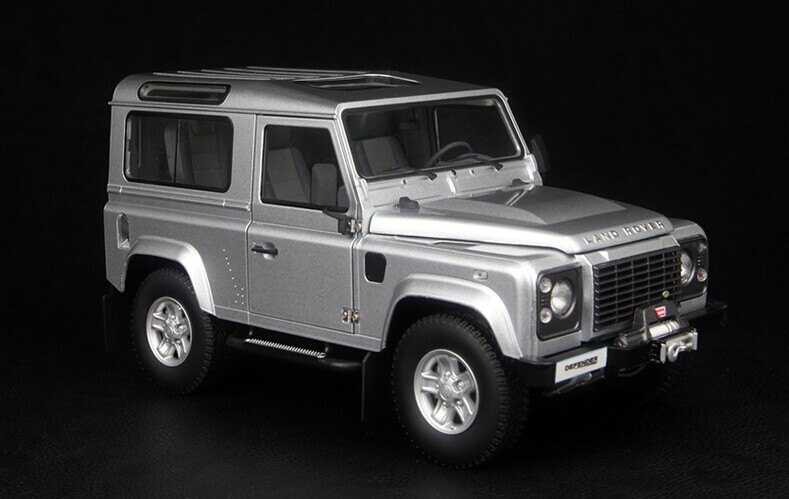 1/18 Kyosho Land Rover Defender 90 Short Wheelbase (Silver