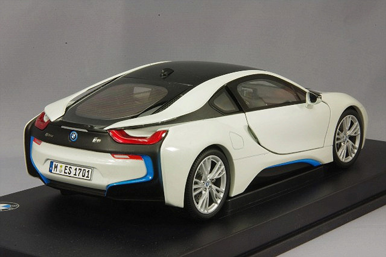 1/18 Dealer Edition BMW i8 (White) Diecast Car Model