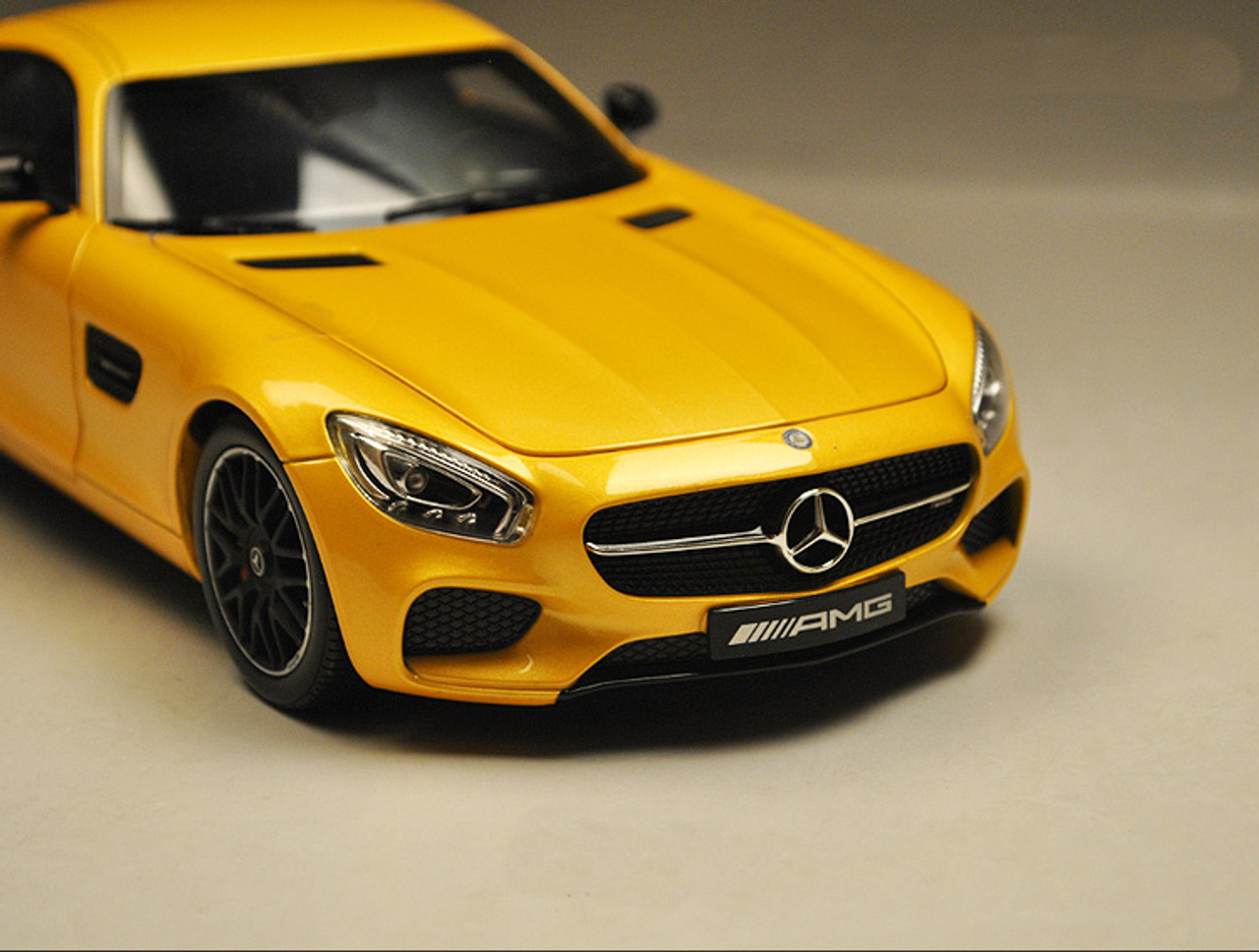 1/18 Dealer Edition Mercedes-Benz Mercedes AMG GT S GTS (Yellow / Light  Orange) Diecast Car Model