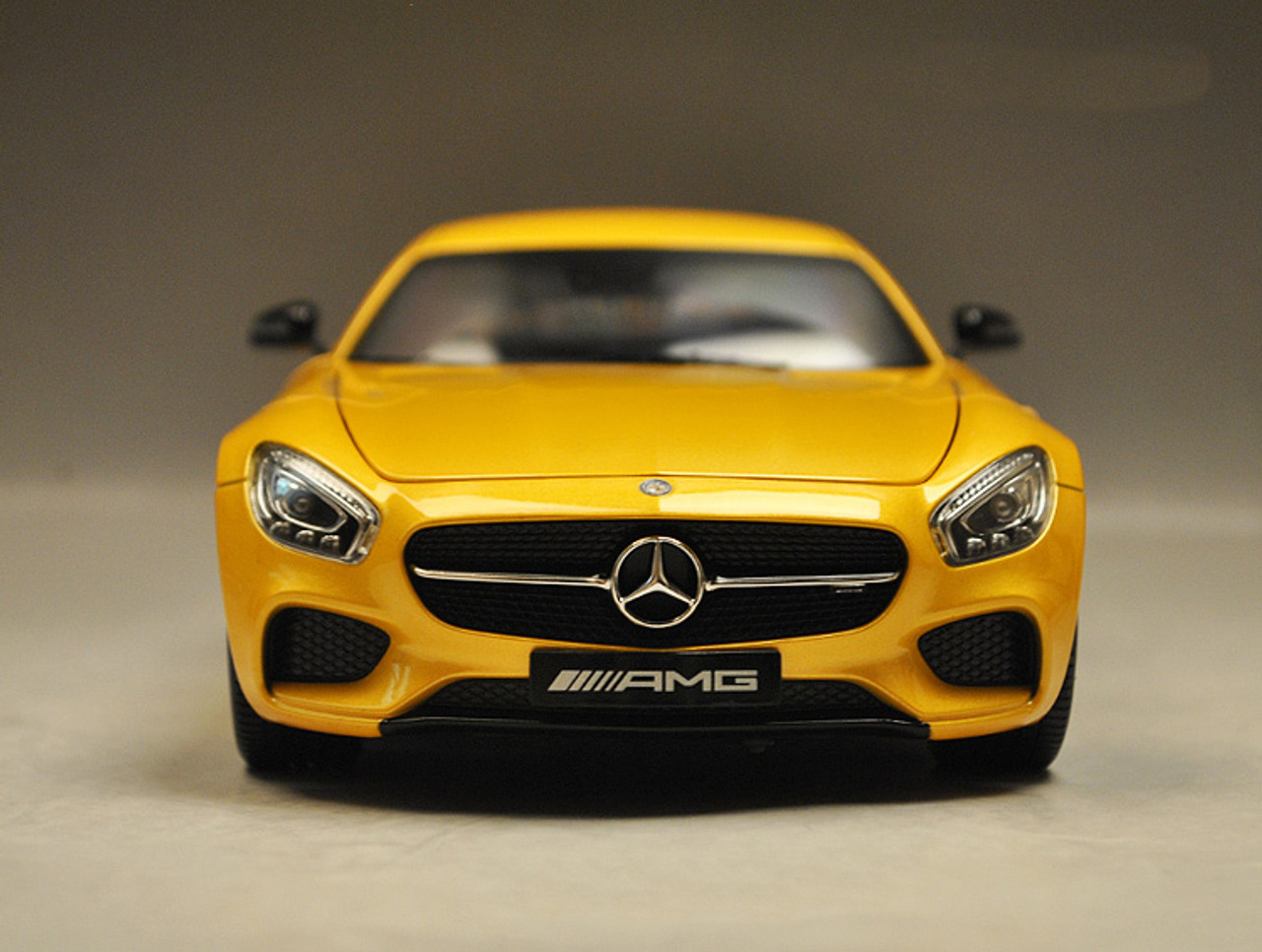 1/18 Dealer Edition Mercedes-Benz Mercedes AMG GT S GTS (Yellow 