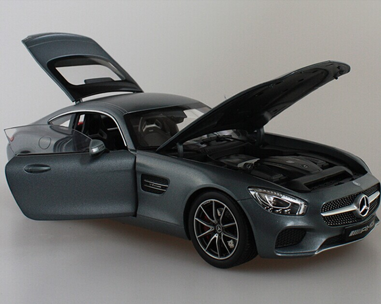 1/18 Dealer Edition Mercedes-Benz Mercedes AMG GT S GTS