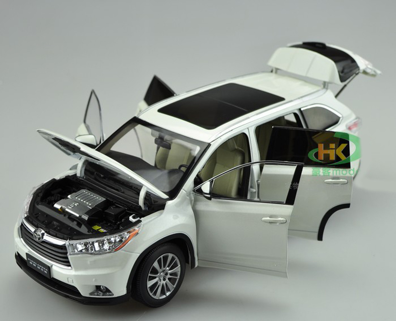 1/18 Dealer Edition 2015 Toyota Highlander (White) - LIVECARMODEL.com