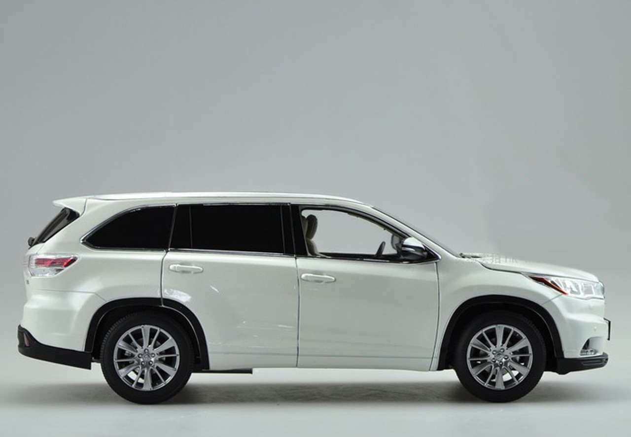 1/18 Dealer Edition 2015 Toyota Highlander (White) - LIVECARMODEL.com