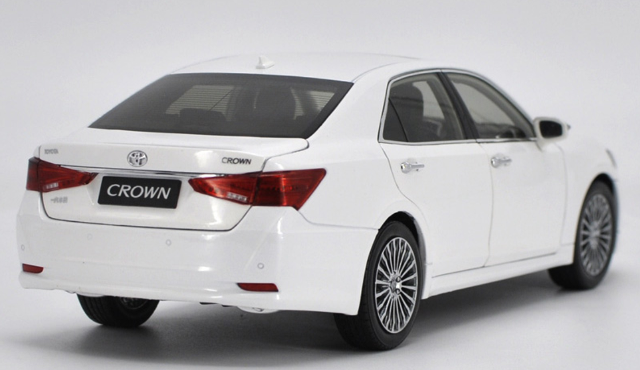 1/18 Dealer Edition Toyota Crown 14th Generation (S210 Model: 2012–2018) (White) Diecast Car Model