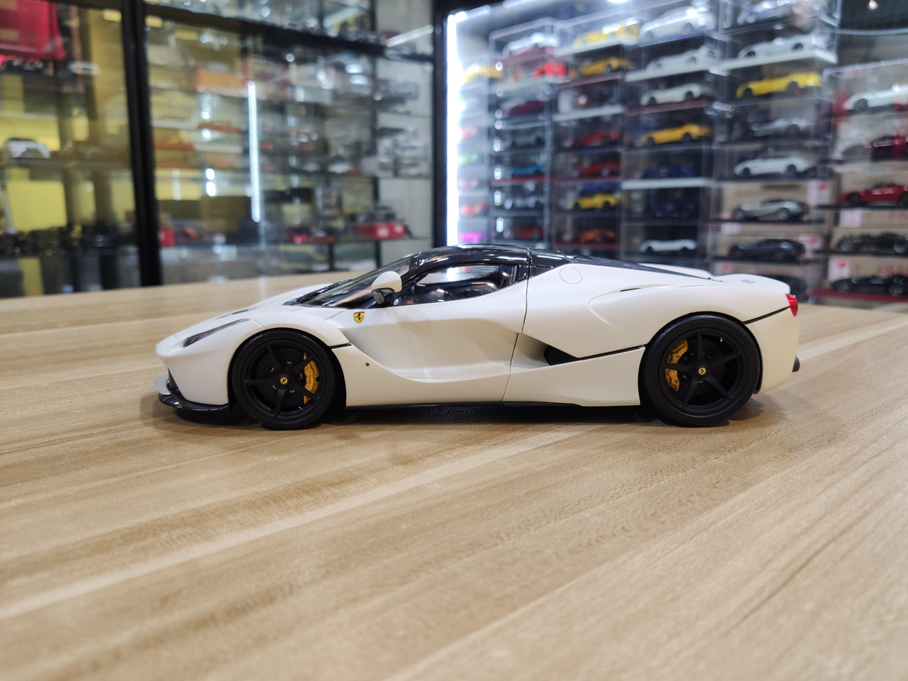 1/18 BBR Ferrari LaFerrari (Fuji White) Diecast Car Model