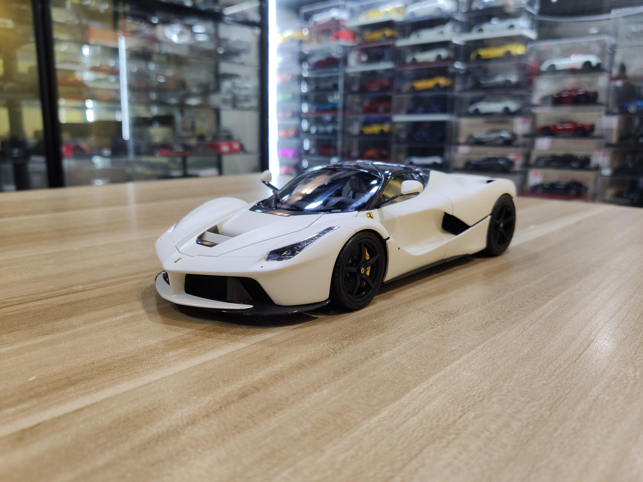 1/18 BBR Ferrari LaFerrari (Fuji White) Diecast Car Model