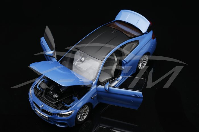 1/18 Dealer Edition BMW M4 F82 (Blue) Diecast Car Model