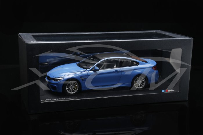 1/18 Dealer Edition BMW M4 F82 (Blue) Diecast Car Model