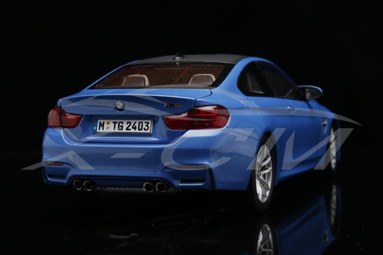 1/18 Dealer Edition BMW M4 F82 (Blue) Diecast Car Model