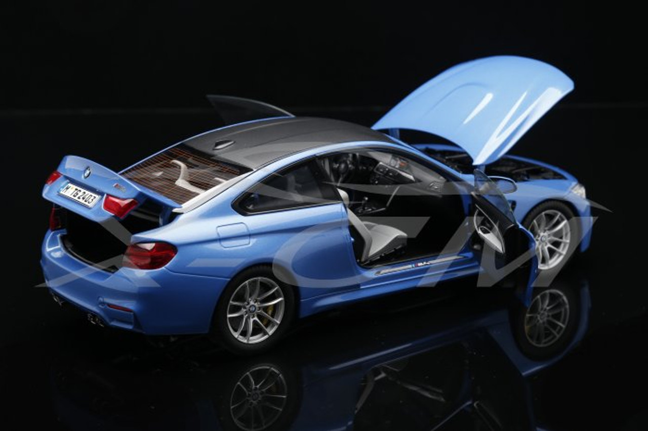1/18 Dealer Edition BMW M4 F82 (Blue) Diecast Car Model