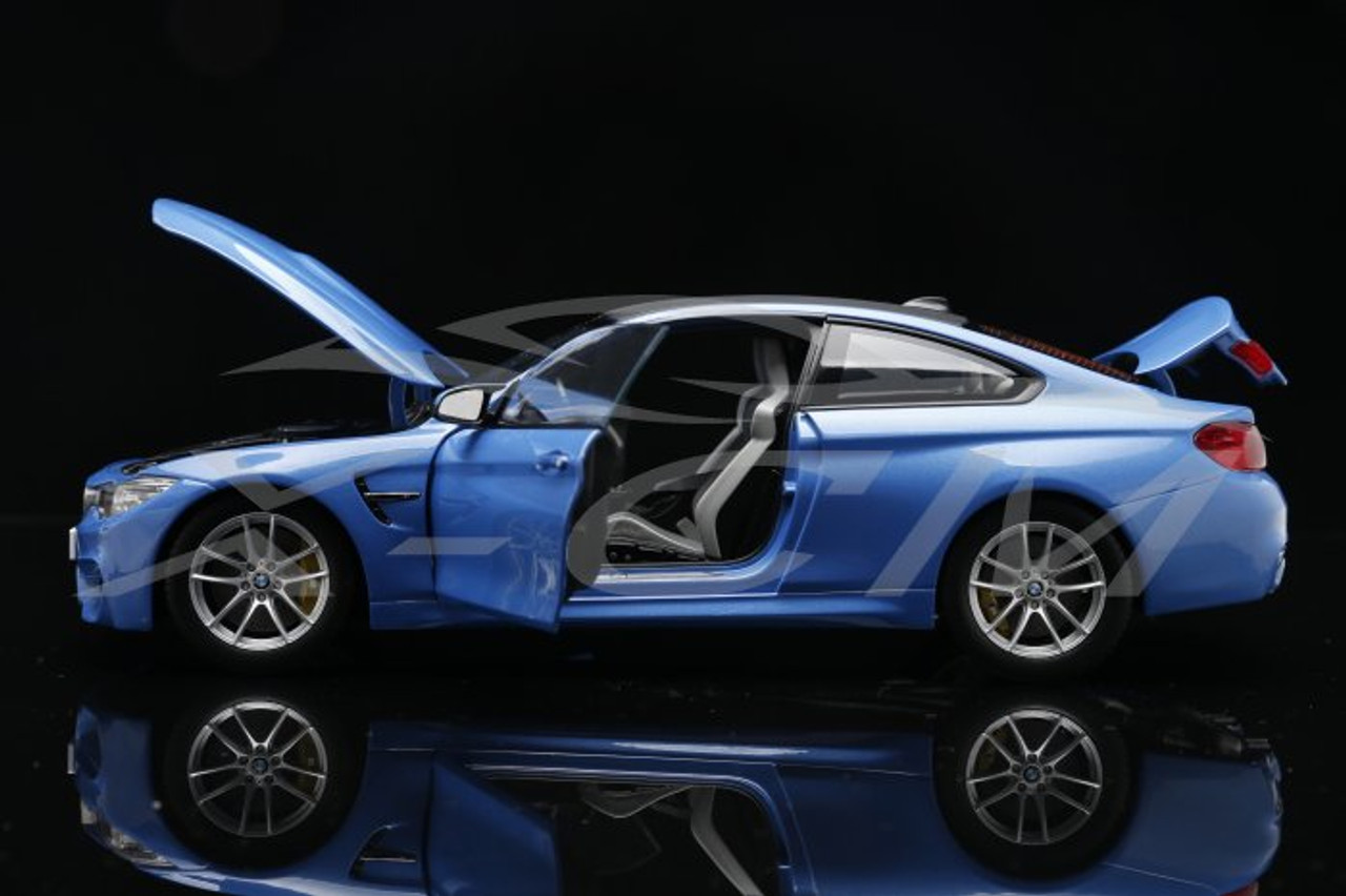 1/18 Dealer Edition BMW M4 F82 (Blue) Diecast Car Model 