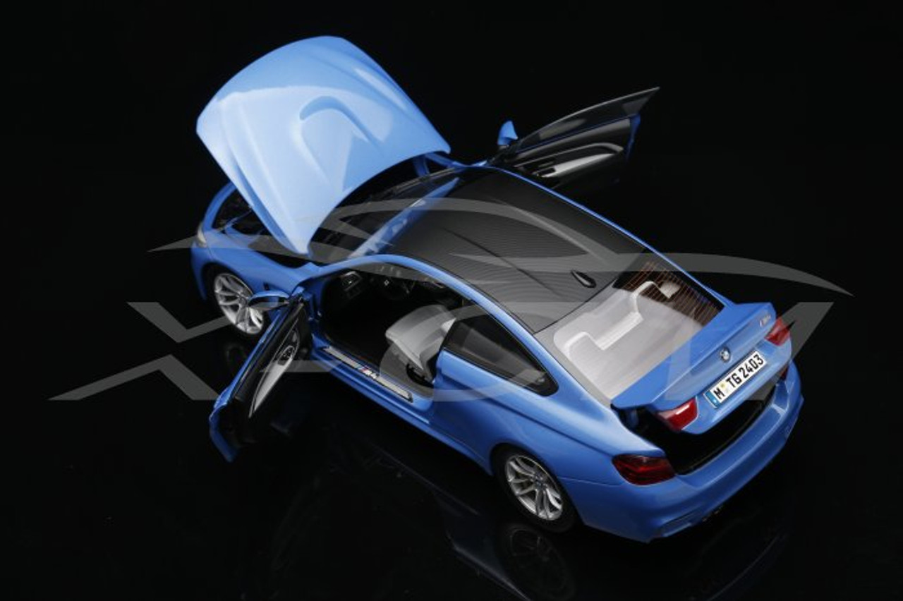 1/18 Dealer Edition BMW M4 F82 (Blue) Diecast Car Model