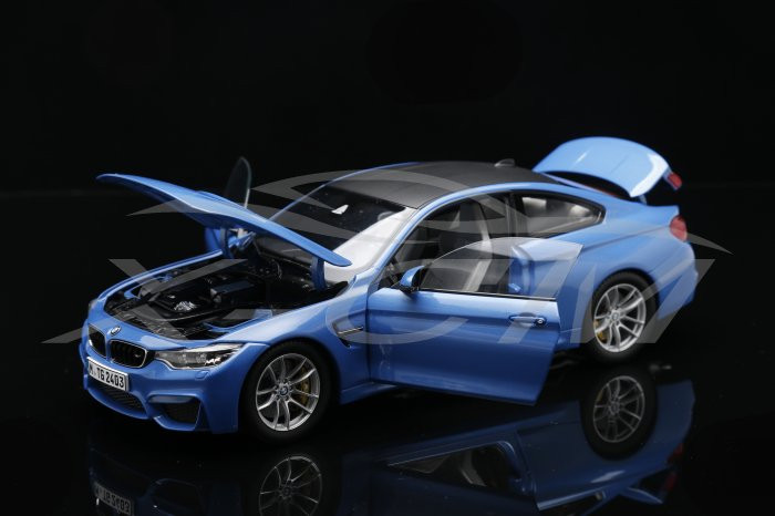 1/18 Dealer Edition BMW M4 F82 (Blue) Diecast Car Model