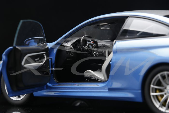 1/18 Dealer Edition BMW M4 F82 (Blue) Diecast Car Model