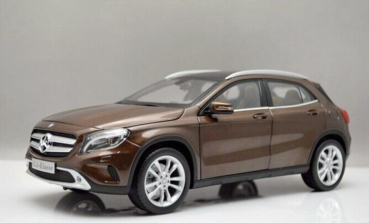 1/18 Dealer Edition Mercedes-Benz GLA (Brown)