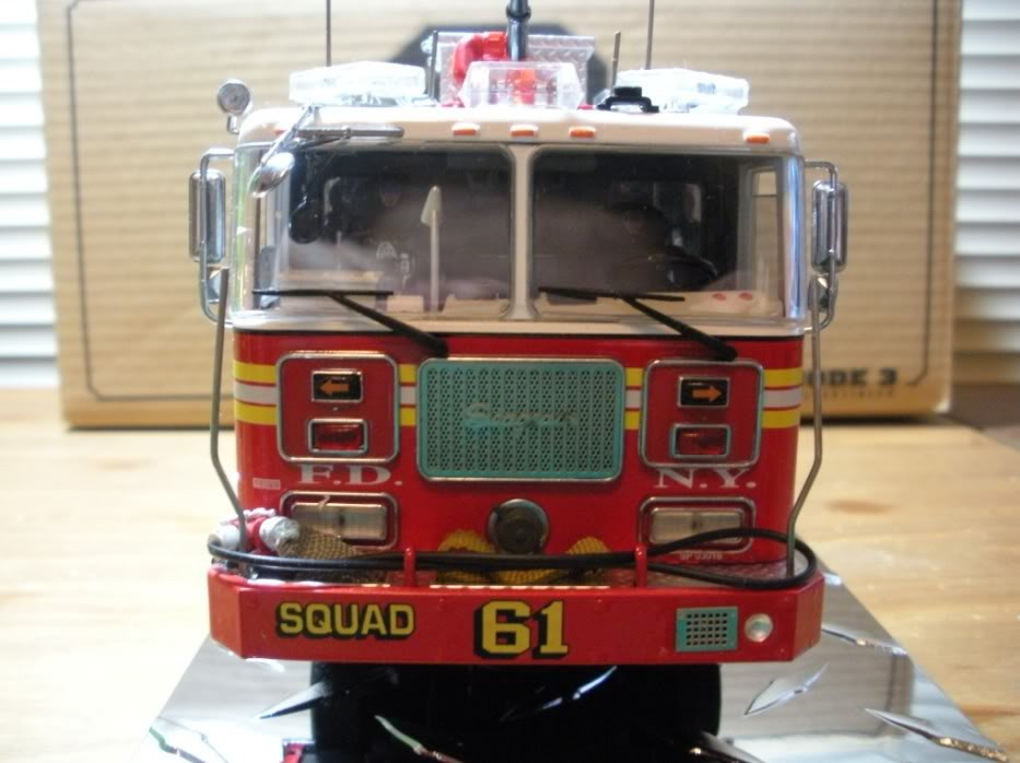 FDNY Squad 61 消防 ミニカー 1/32 Code 3 1/32 FDNY Squad 61 DP Series #8 (12988)