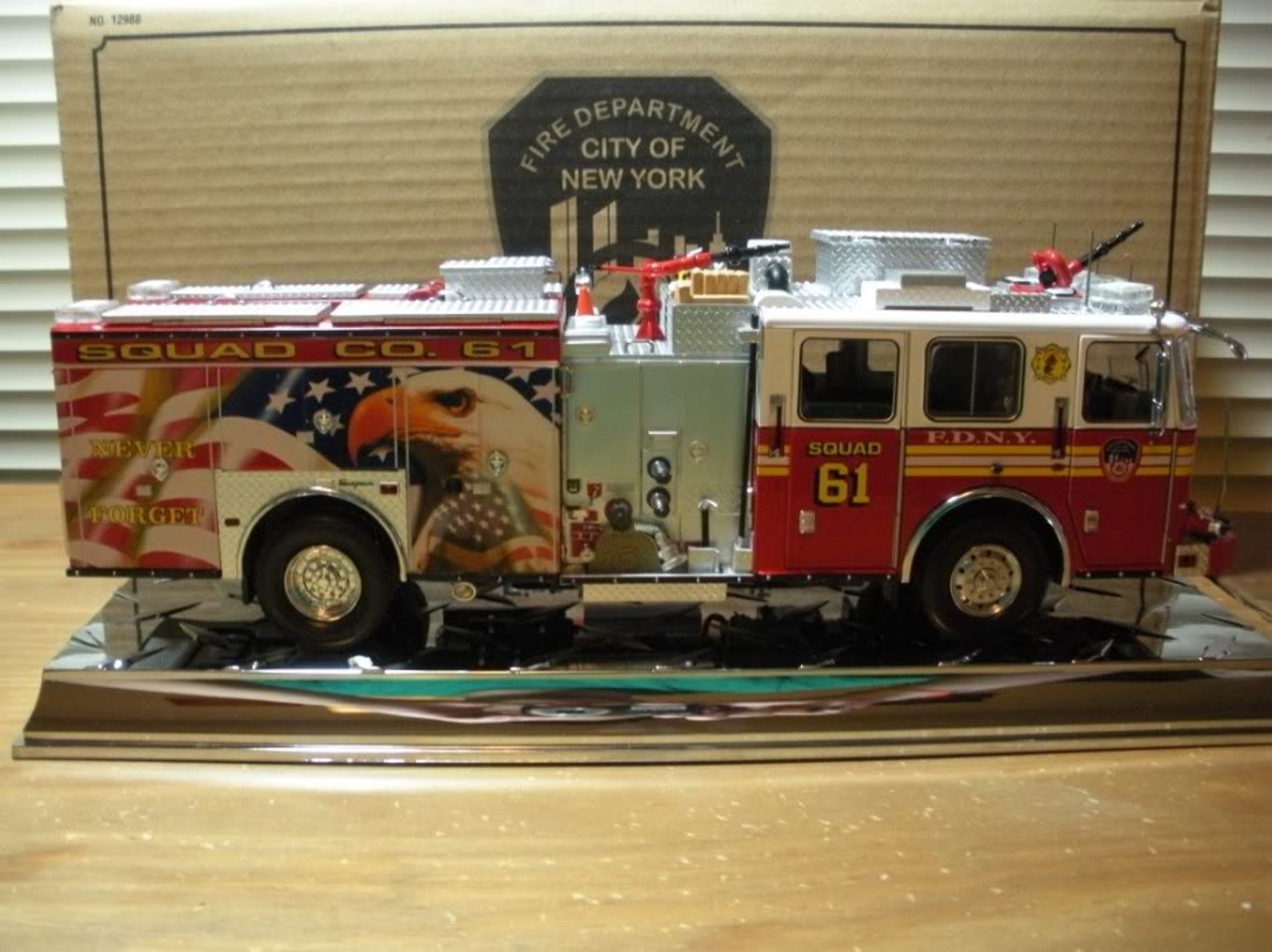 1/32 CODE3 FDNY SEAGRAVE PUMPER SQUAD 61 DIAMOND PLATE SERIES