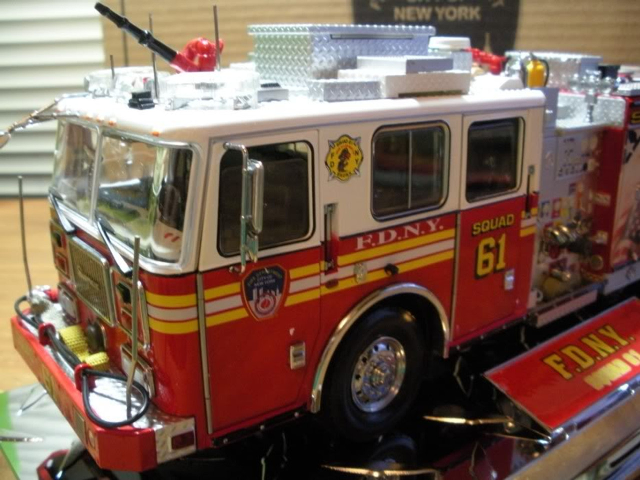 1/32 CODE3 FDNY SEAGRAVE PUMPER SQUAD 61 DIAMOND PLATE SERIES