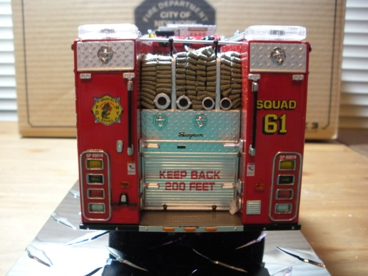 1/32 CODE3 FDNY SEAGRAVE PUMPER SQUAD 61 DIAMOND PLATE SERIES