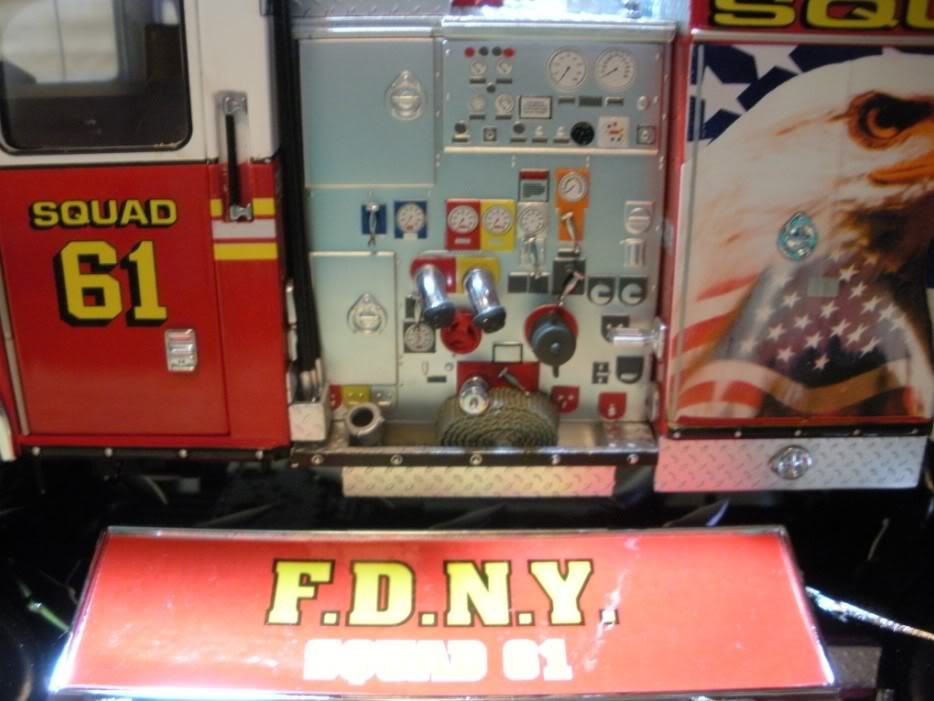 1/32 CODE3 FDNY SEAGRAVE PUMPER SQUAD 61 DIAMOND PLATE SERIES