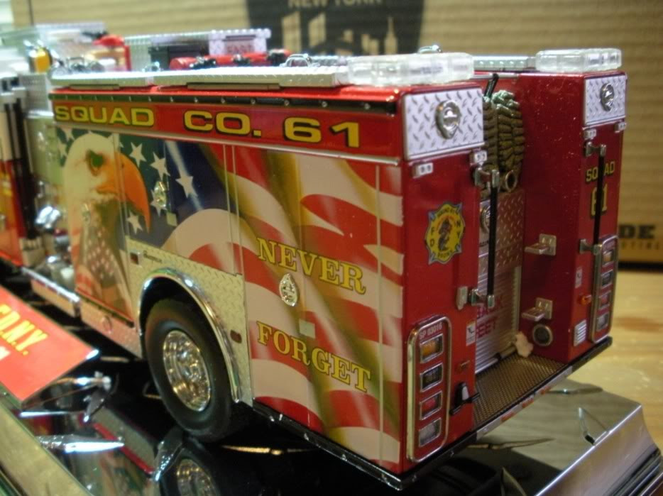 1/32 CODE3 FDNY SEAGRAVE PUMPER SQUAD 61 DIAMOND PLATE SERIES