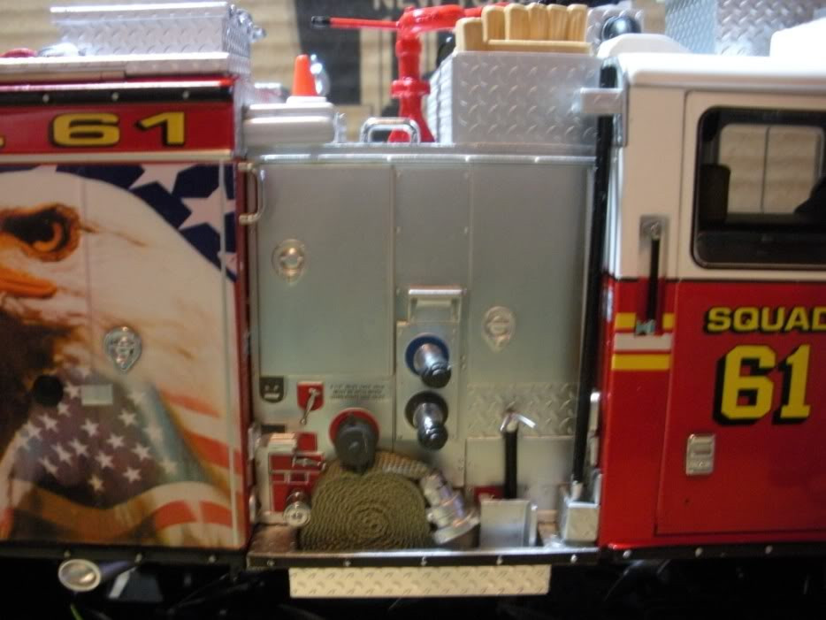 1/32 CODE3 FDNY SEAGRAVE PUMPER SQUAD 61 DIAMOND PLATE SERIES
