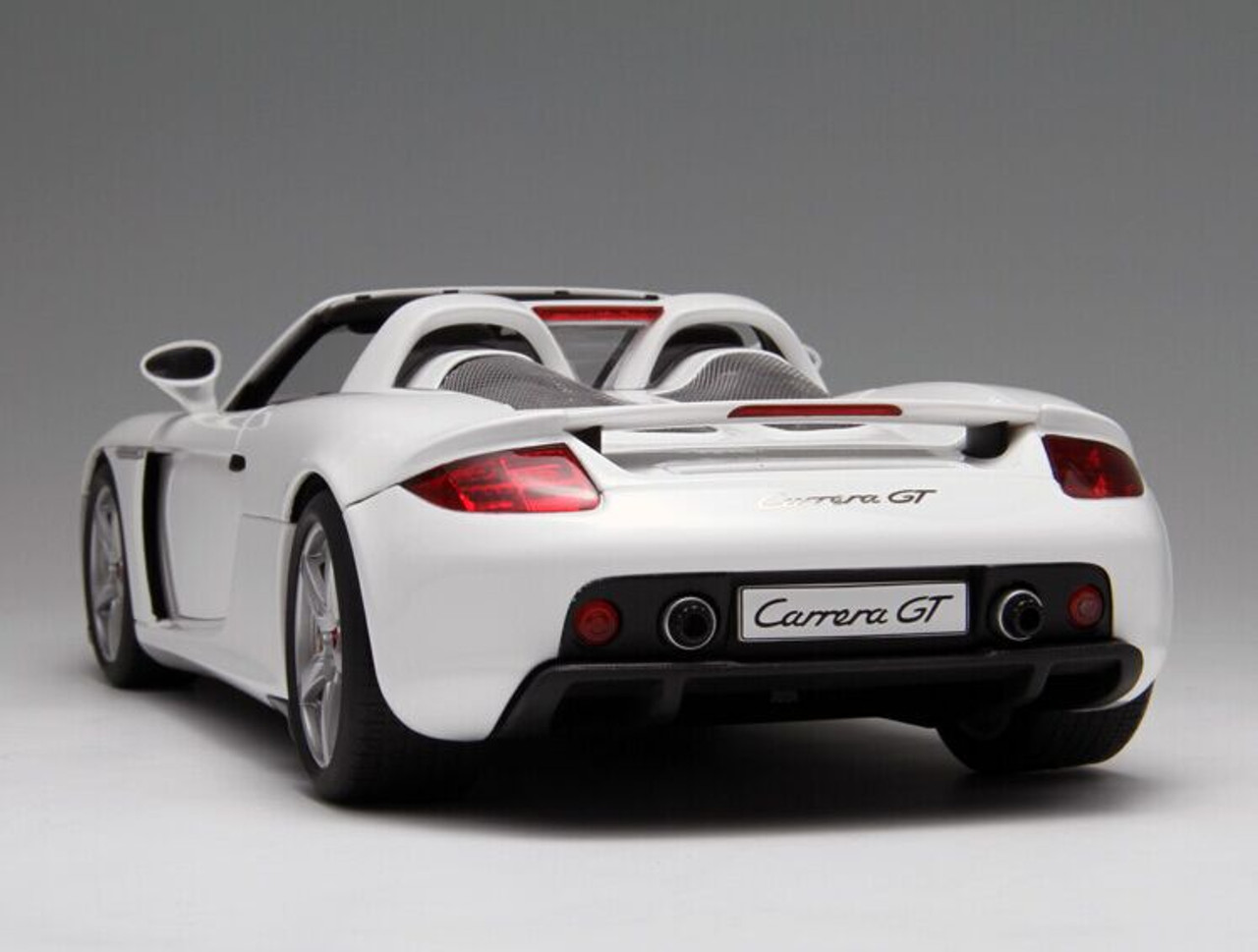 1/18 AUTOart Porsche Carrera GT (White) Diecast Car Model 78045