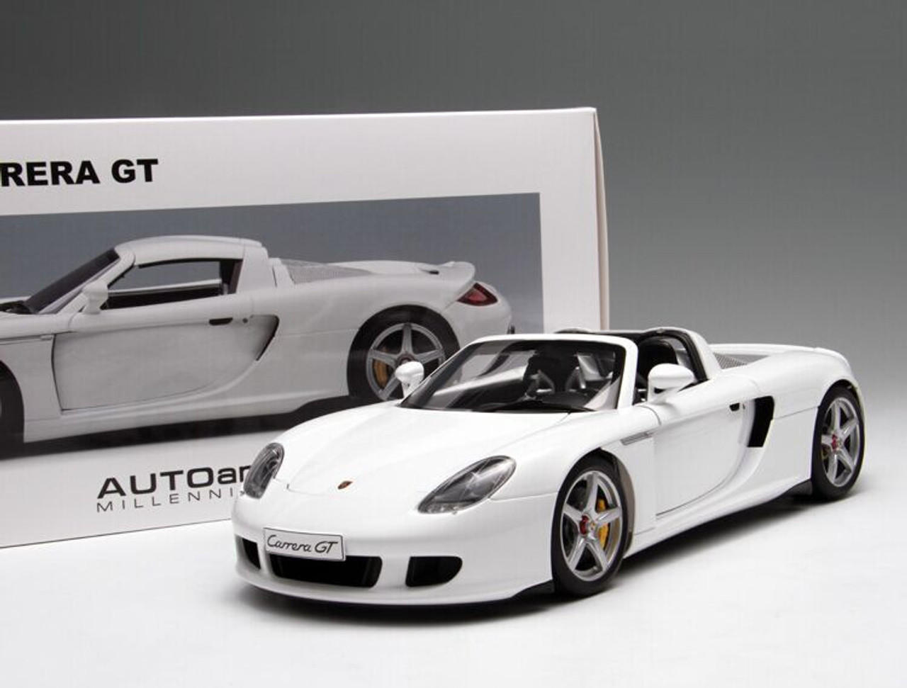 【好評高評価】AUTOart 1/18 ポルシェCARRERA GT 黒オートアートミニカー ミニカー